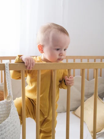 Комбинезон на манжетах Mjölk Sleep and Play Mustard, с рукавом реглан