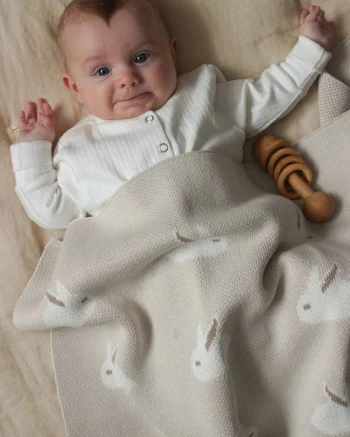 Плед вязаный Loomknits Animal Rabbits, Топлёное молоко