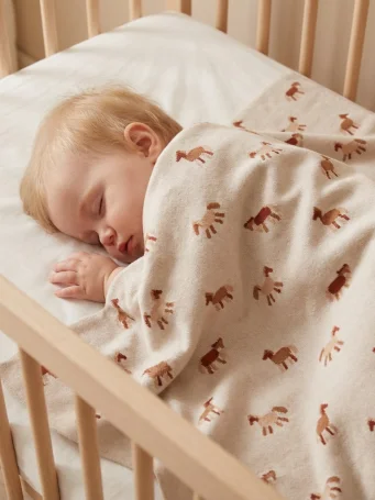 Мягкий вязаный плед "Лошадки"