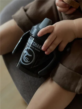 Поильник Twistshake Mini Cup 230 мл. Чёрный Супергерой (Superhero). Возраст 4+m.