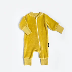 Велюровый комбинезон Mjölk Mustard, на манжетах