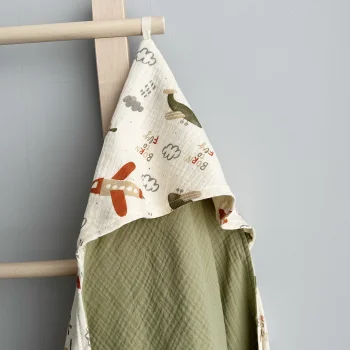 Муслиновое полотенце Babyshowroom, 100х100 см., Самолетики на молочном, зеленый