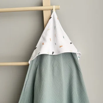 Муслиновое полотенце Babyshowroom, 100х100 см., Пяточки