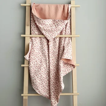Муслиновое полотенце Babyshowroom, 100х100 см., Леопарды пудровые