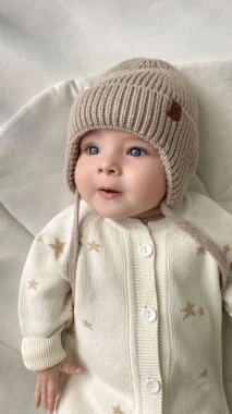 Вязаная шапочка на завязках, Бежевая