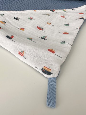 Муслиновое полотенце Babyshowroom, 100х100 см., Кораблики/голубой