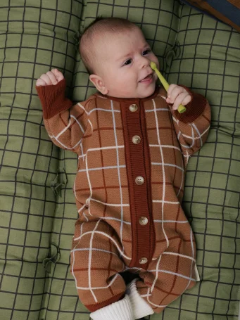 Вязаный комбинезон "Клетка терракот"