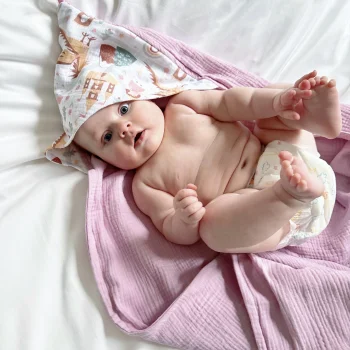 Муслиновое полотенце Babyshowroom, 100х100 см., Принцессы/розовый