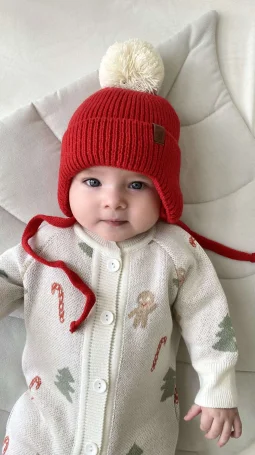 Вязаная шапочка на завязках с помпоном, Christmas