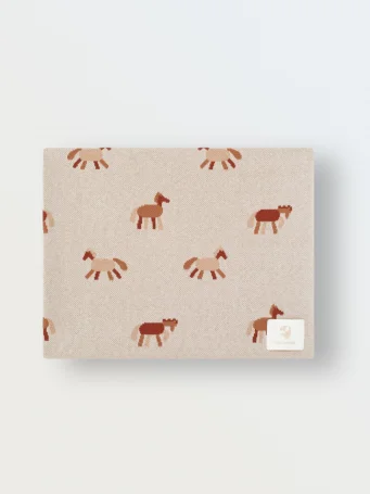 Мягкий вязаный плед "Лошадки"