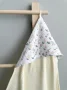 Муслиновое полотенце Babyshowroom, 100х100 см., Гуси/Лютики/молочный
