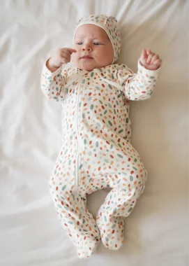 Чепчик для новорожденного, Экрю в крапинку